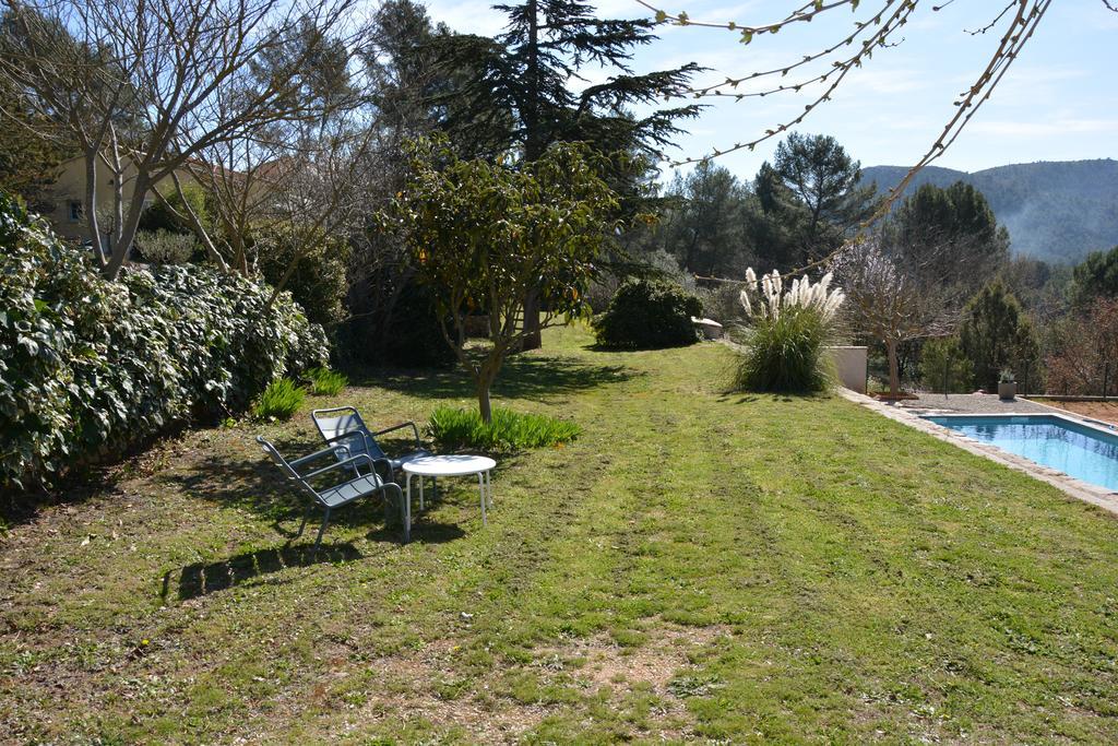 Le Mas Des Aludes La Destrousse Exterior photo