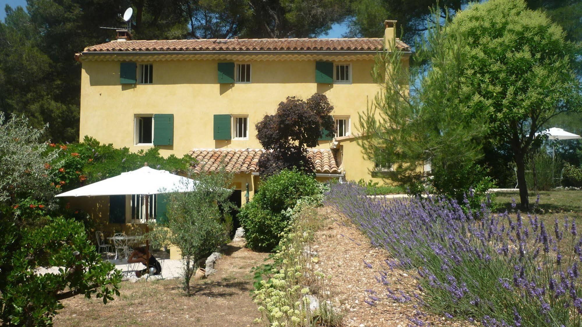 Le Mas Des Aludes La Destrousse Exterior photo